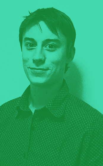 Eric Ploteau souriant - filtre vert